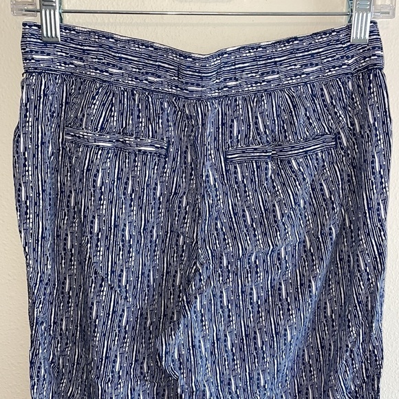 GAP cuffed Capri blue and white lightweight pants in women’s size small - Picture 5 of 8